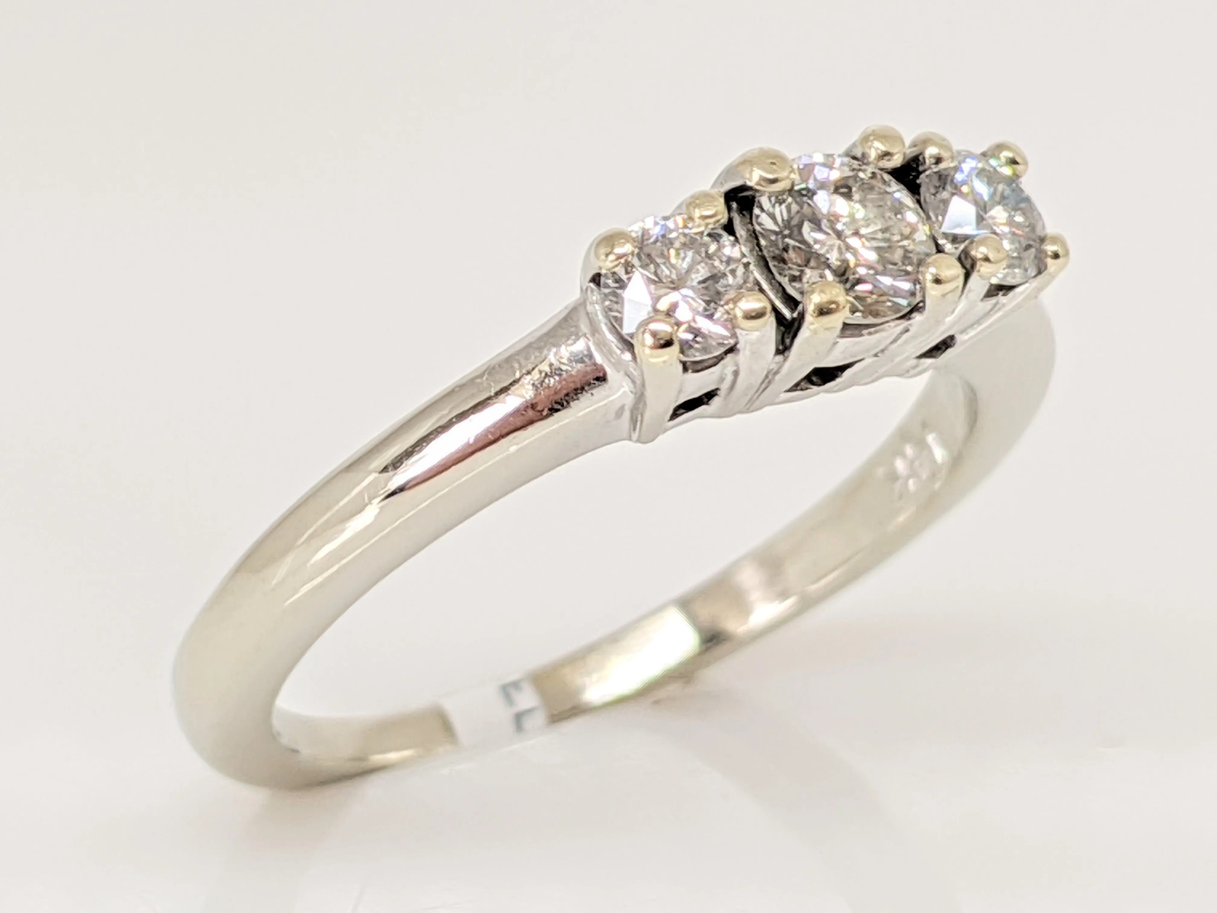 14K WHITE .47 CARAT TOTAL WEIGHT I1 I DIAMOND ROUND (3) TRINITY ESTATE RING 3.3 GRAMS