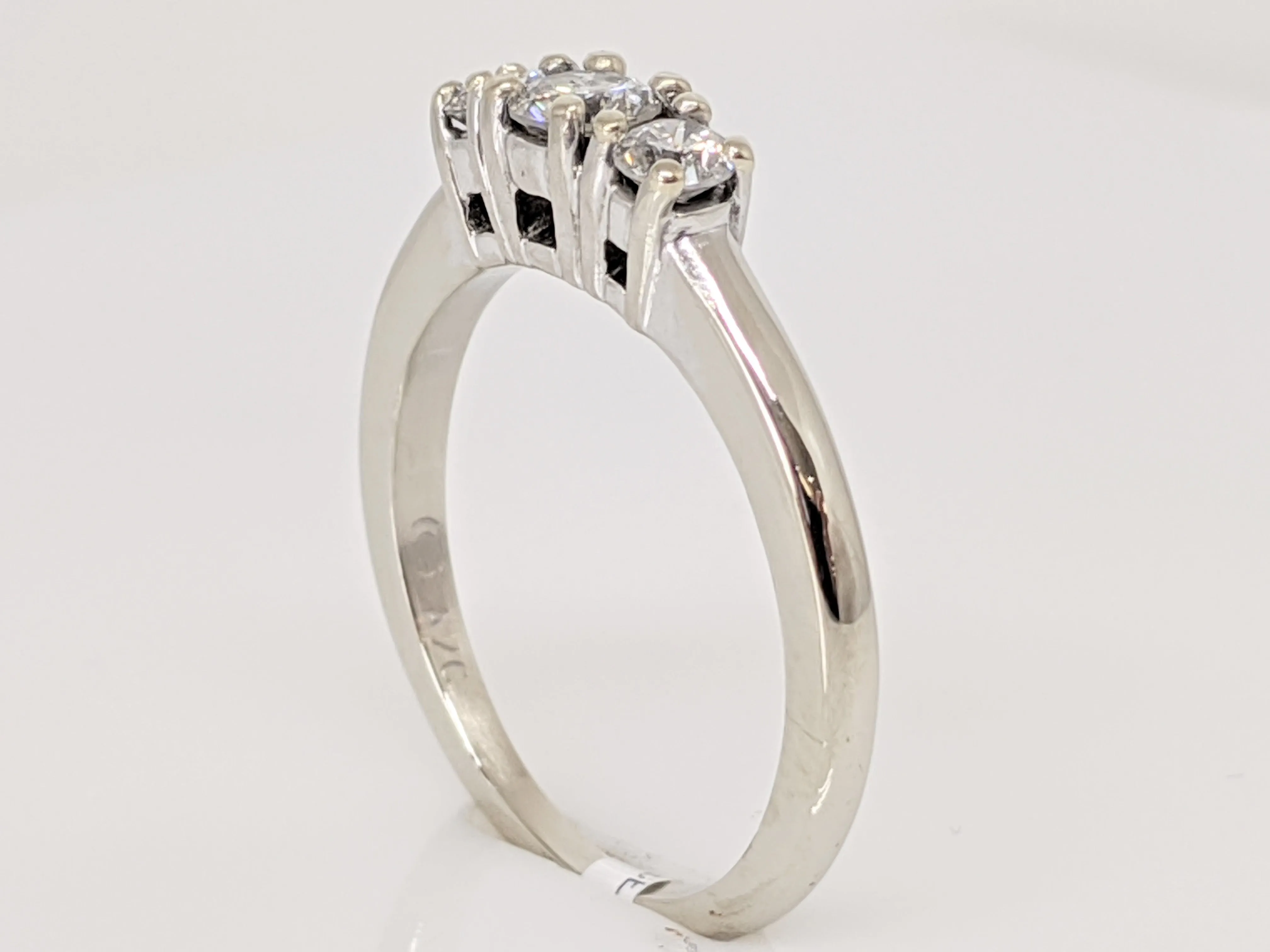 14K WHITE .47 CARAT TOTAL WEIGHT I1 I DIAMOND ROUND (3) TRINITY ESTATE RING 3.3 GRAMS
