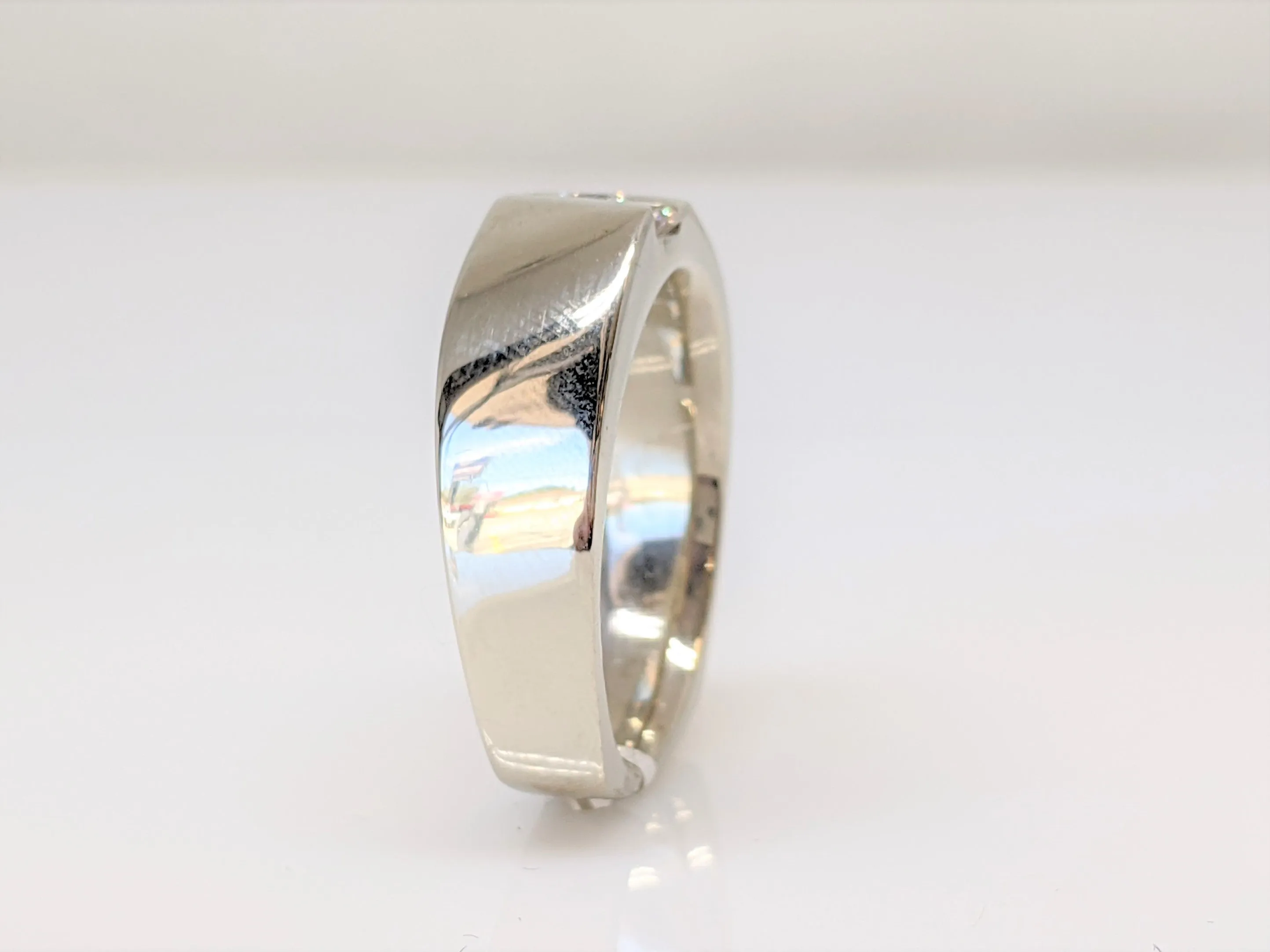 14K WHITE .54 CARAT TOTAL WEIGHT SI2 I DIAMOND ROUND (3) CHANNEL SET ESTATE BAND 16.4 GRAMS