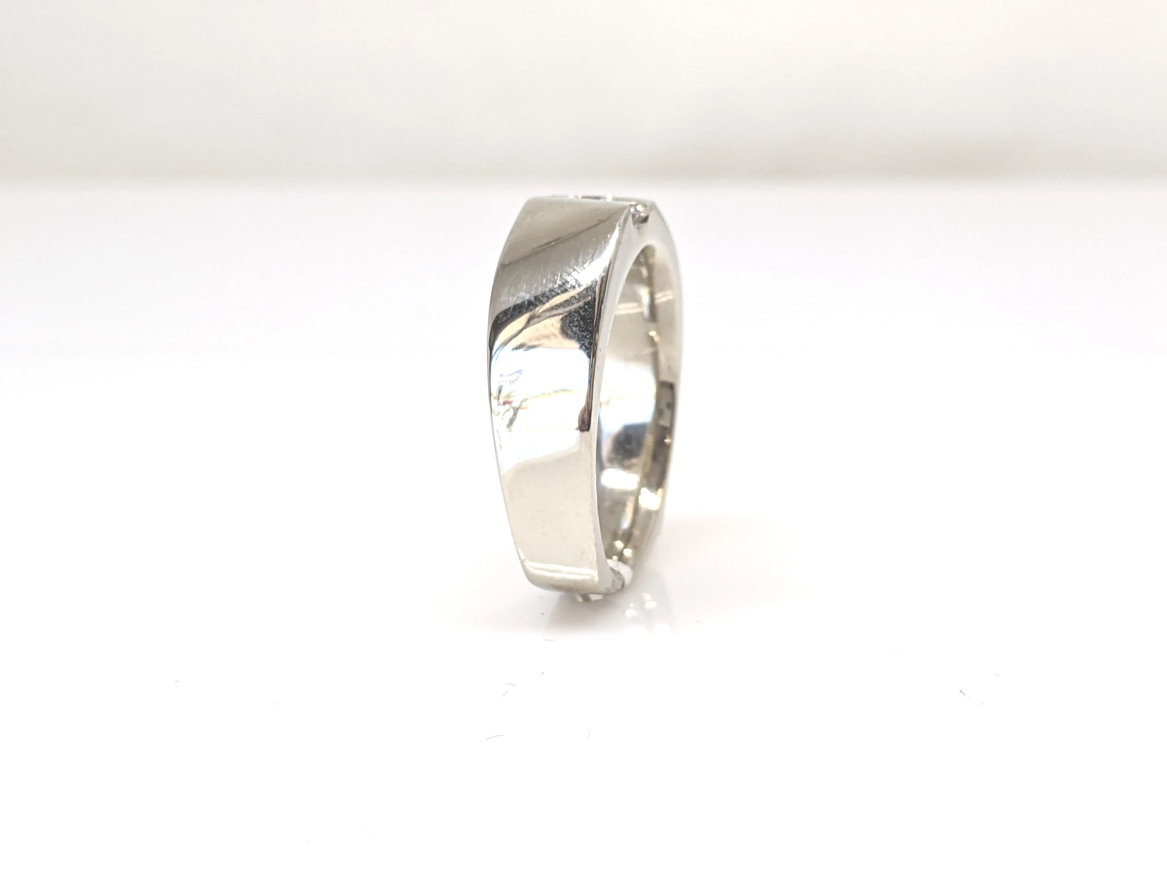 14K WHITE .54 CARAT TOTAL WEIGHT SI2 I DIAMOND ROUND (3) CHANNEL SET ESTATE BAND 16.4 GRAMS