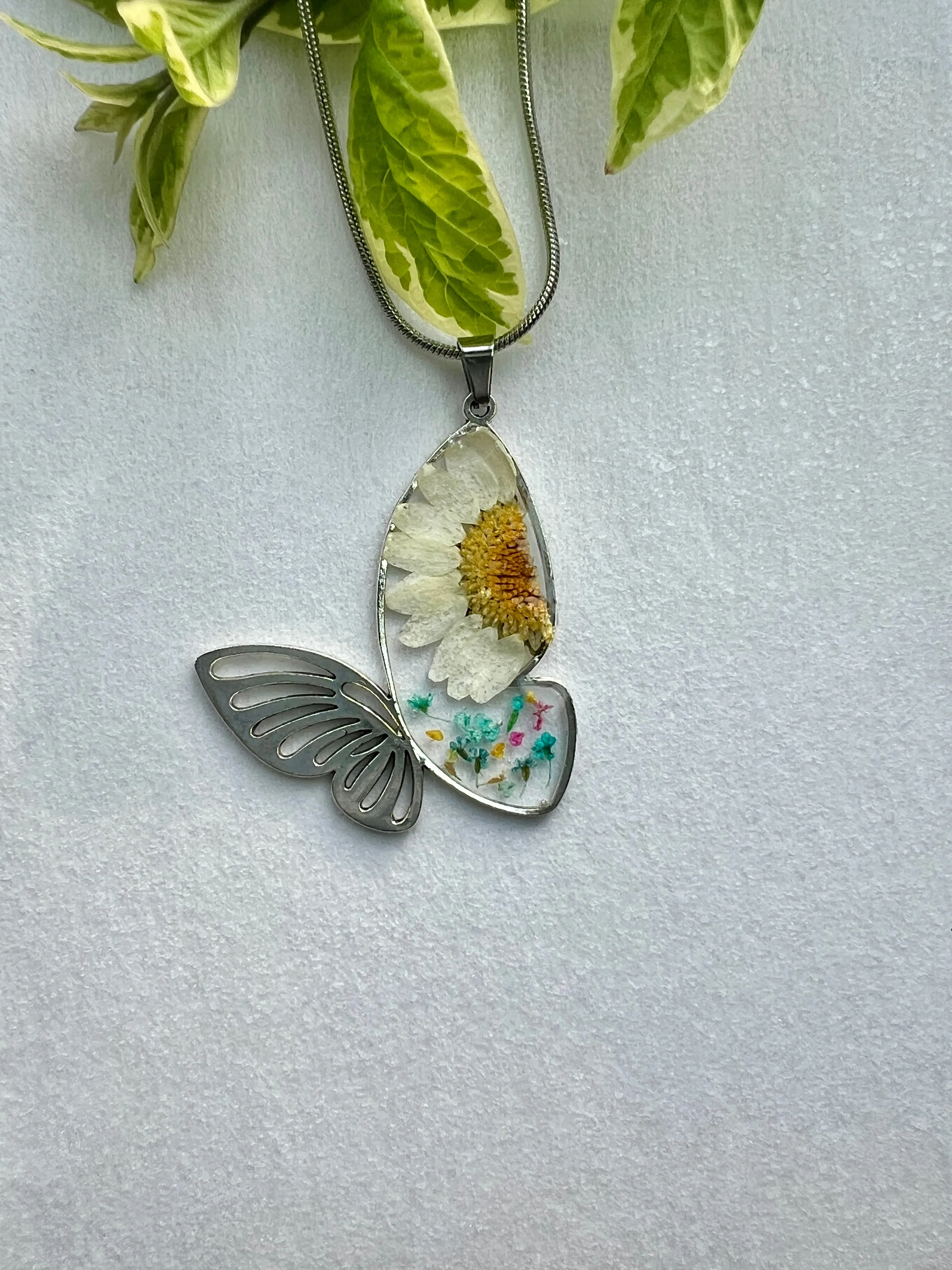 Daisy Flower Garden Resin Necklace