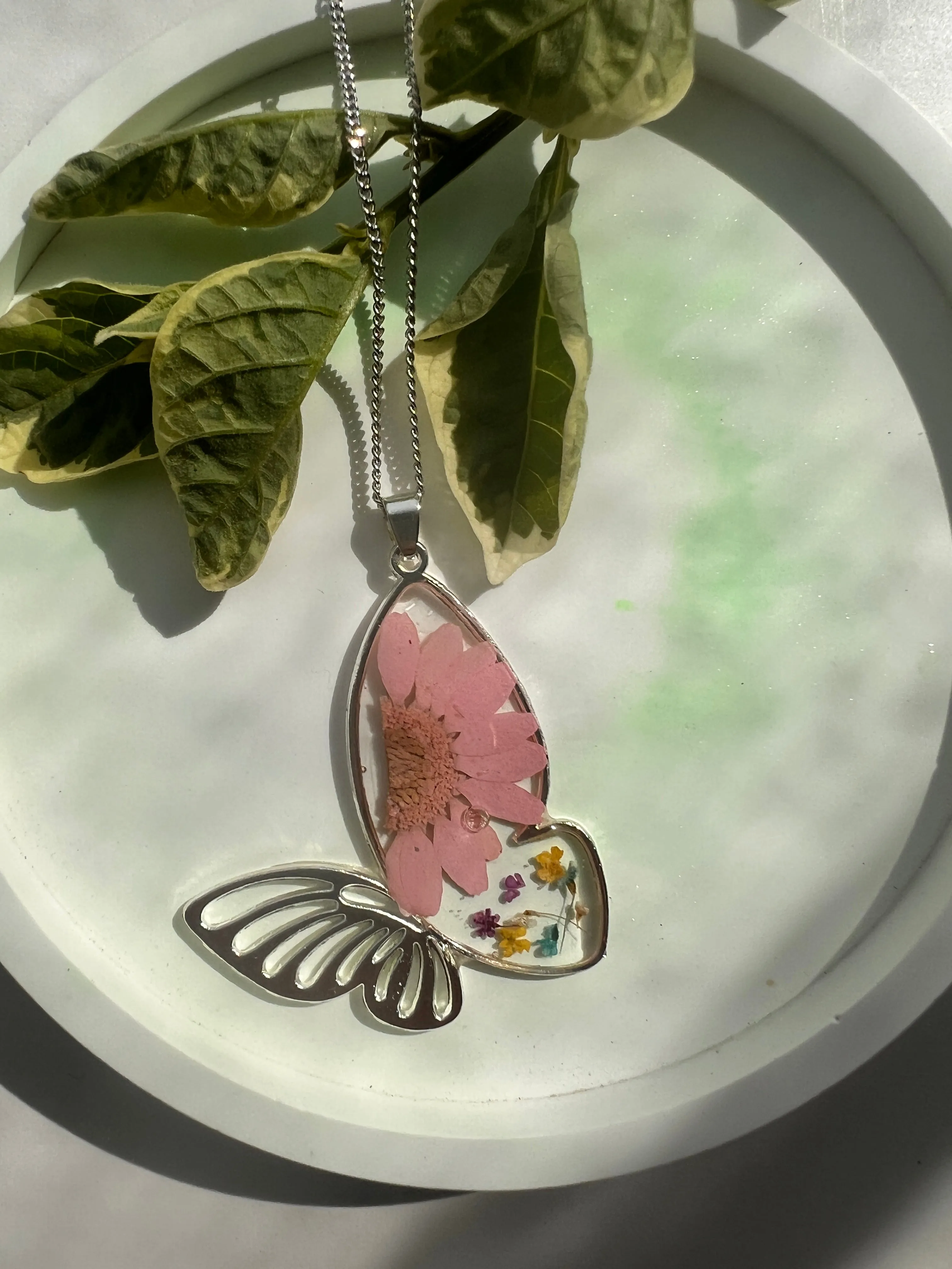 Daisy Flower Garden Resin Necklace