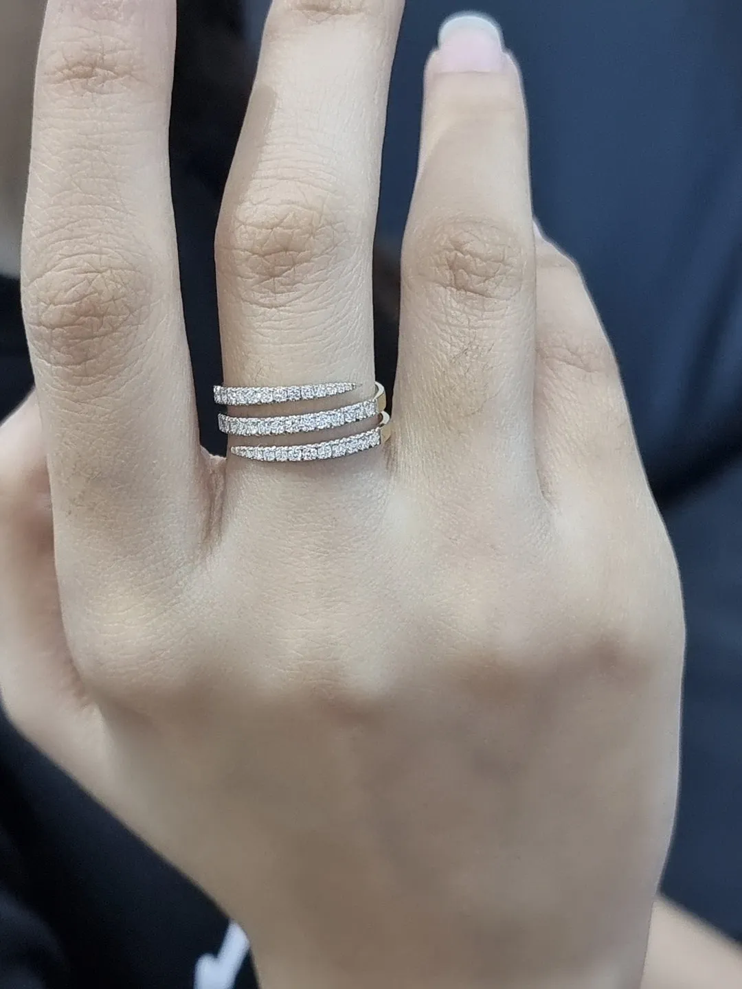 Dazzling Spiral Diamond Ring In Luxurious 18k yellow Gold