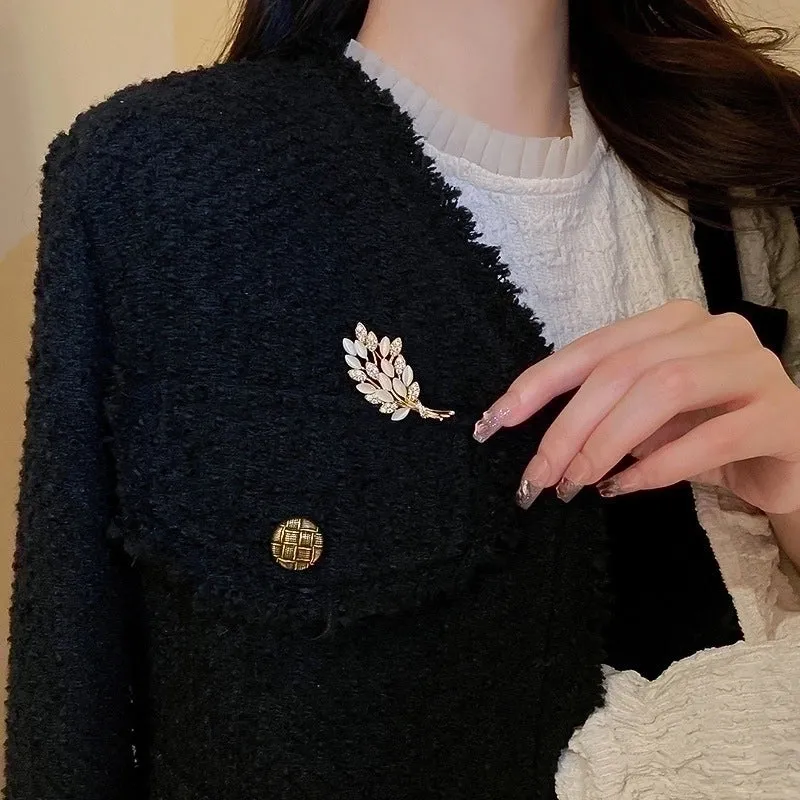 Elegant Pin Heart Shape Flower Butterfly Imitation Pearl Rhinestone Metal Women'S Brooches