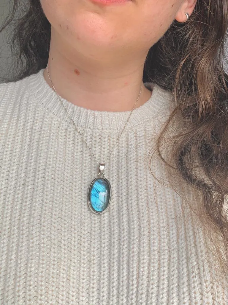 Labradorite Naevia Pendant - Reg. Oval
