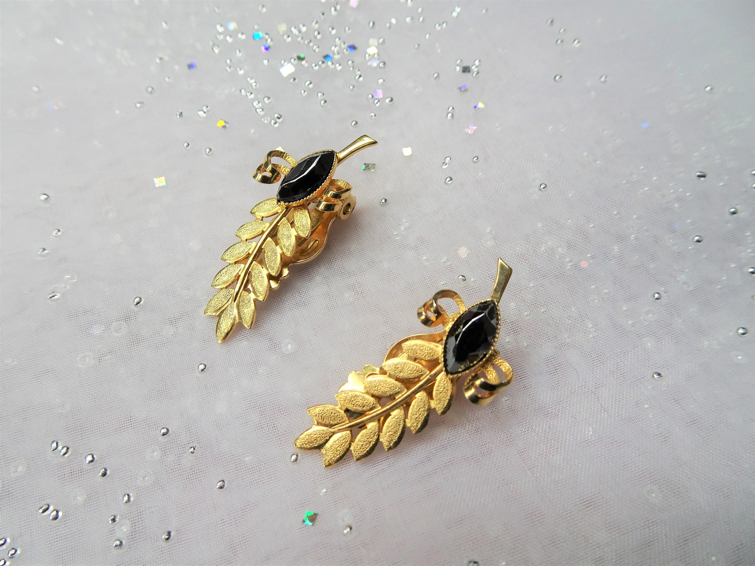 LOVELY Vintage Glass and Metal Earrings,Alaska Black Diamond Stones,Gilt Metal,Clip On Earrings,Mid Century Jewelry,Collectible Jewelry