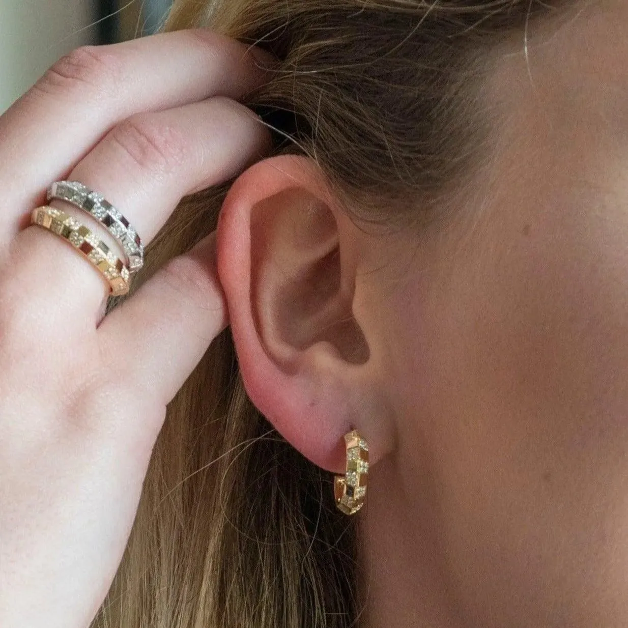 Pinstripe Strength Knife Edge Diamond Earring
