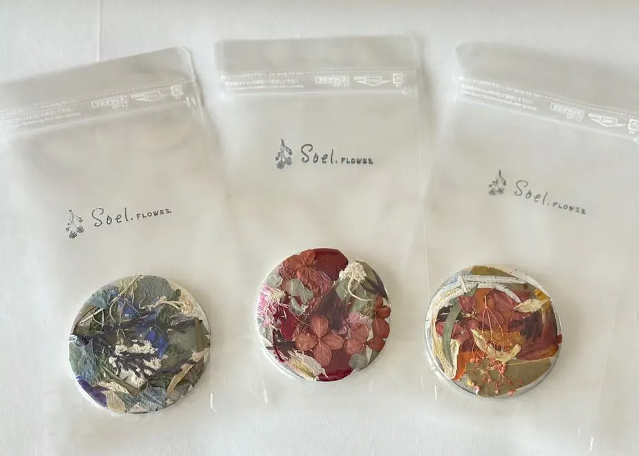 Sustainable flower brooch
