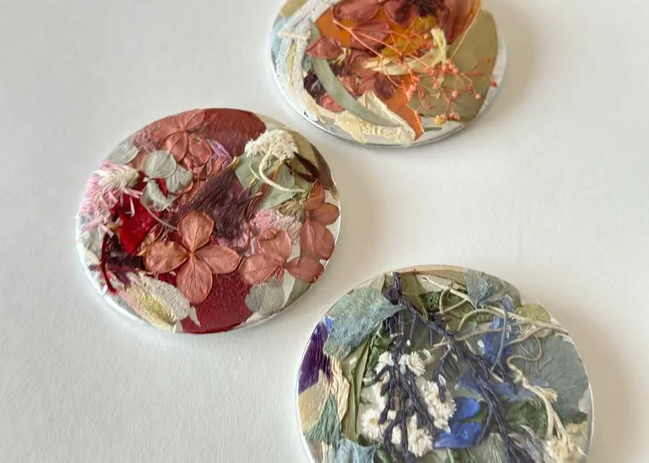 Sustainable flower brooch