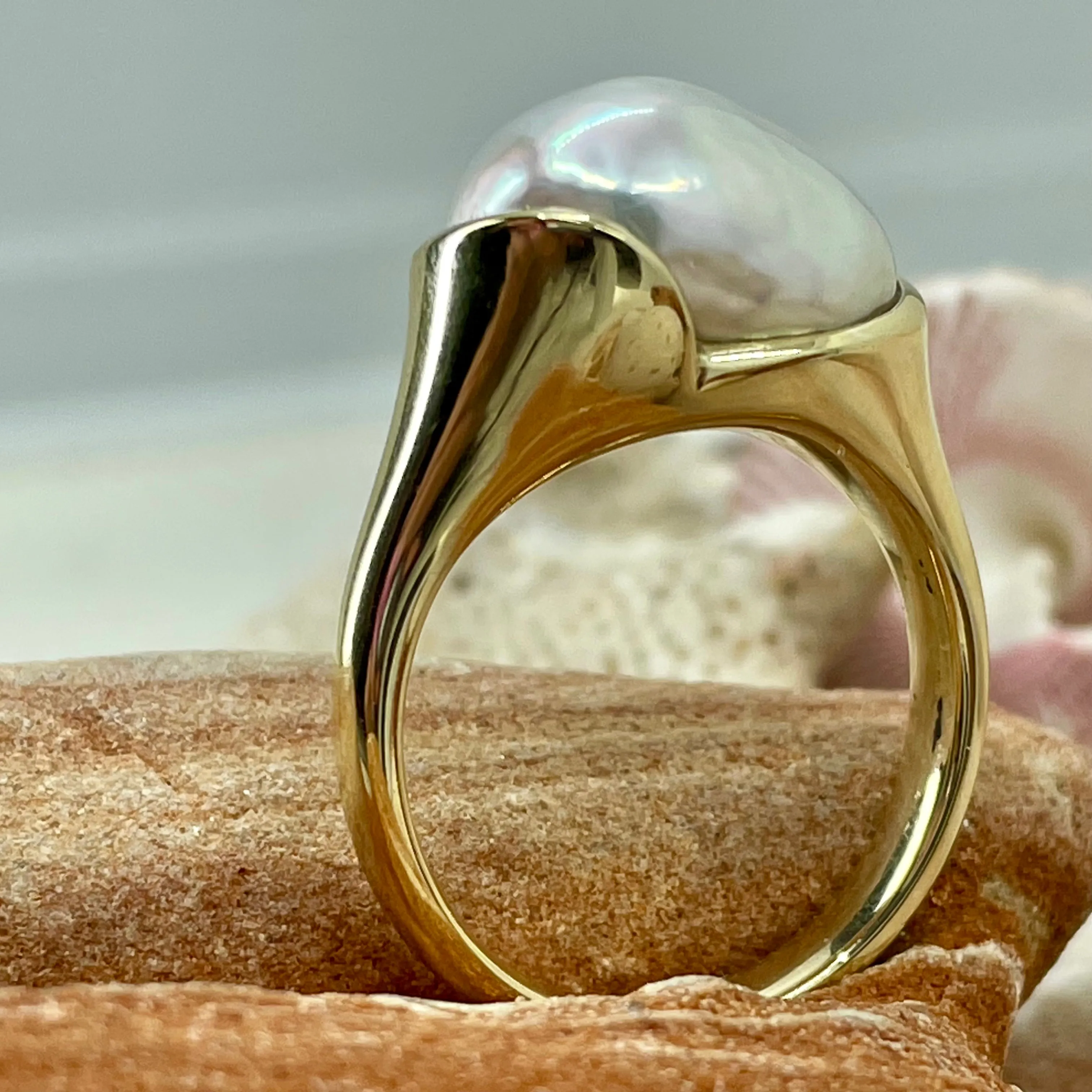 Unique Broome Large Keshi Pearl 9ct Gold Ring